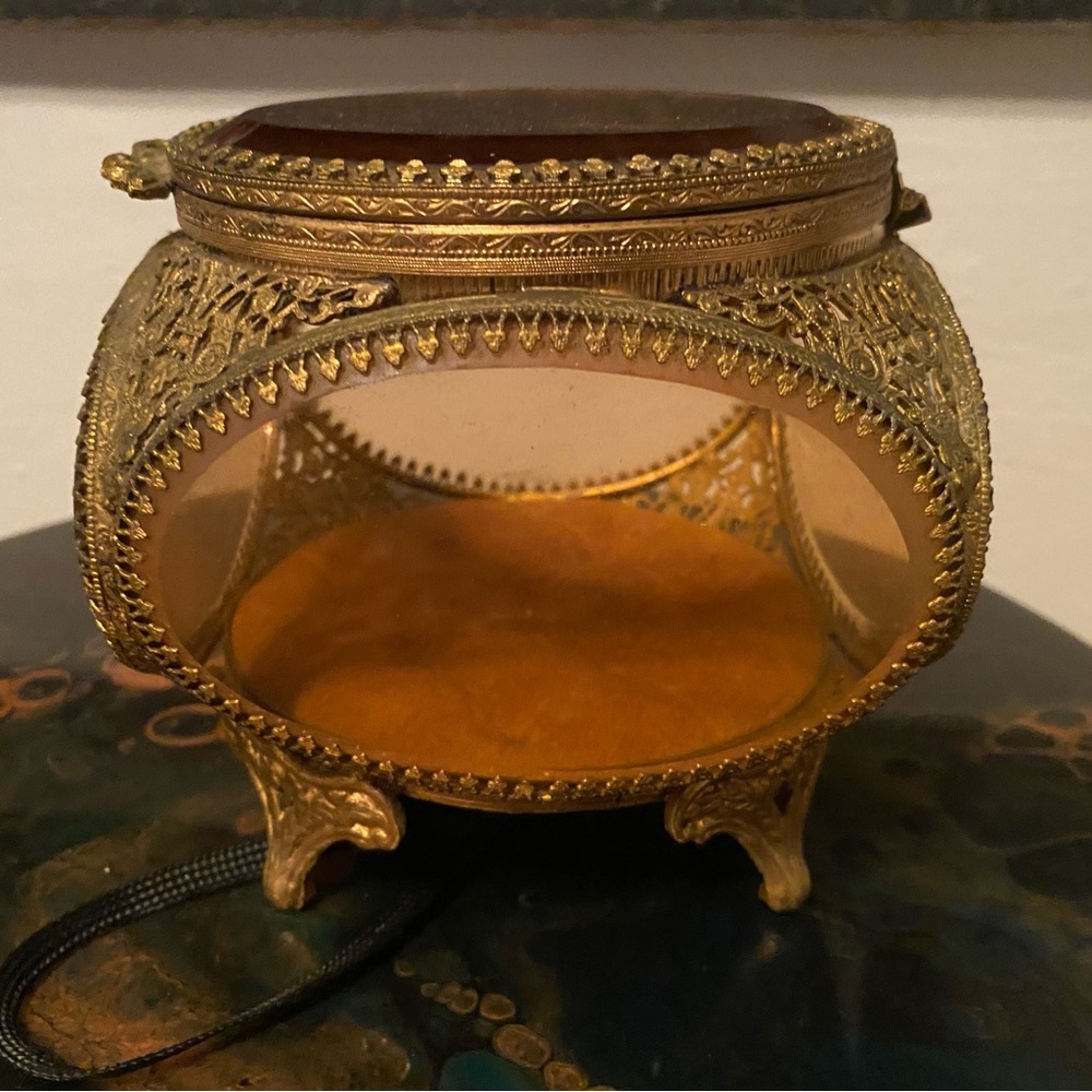 VINTAGE JEWELRY BOX
